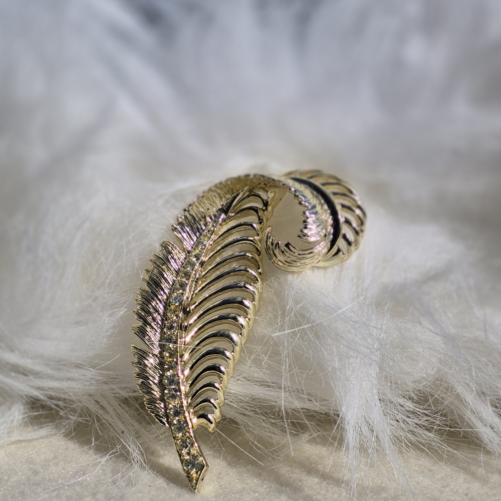 Vintage Gold Feather Rhinestine Brooch